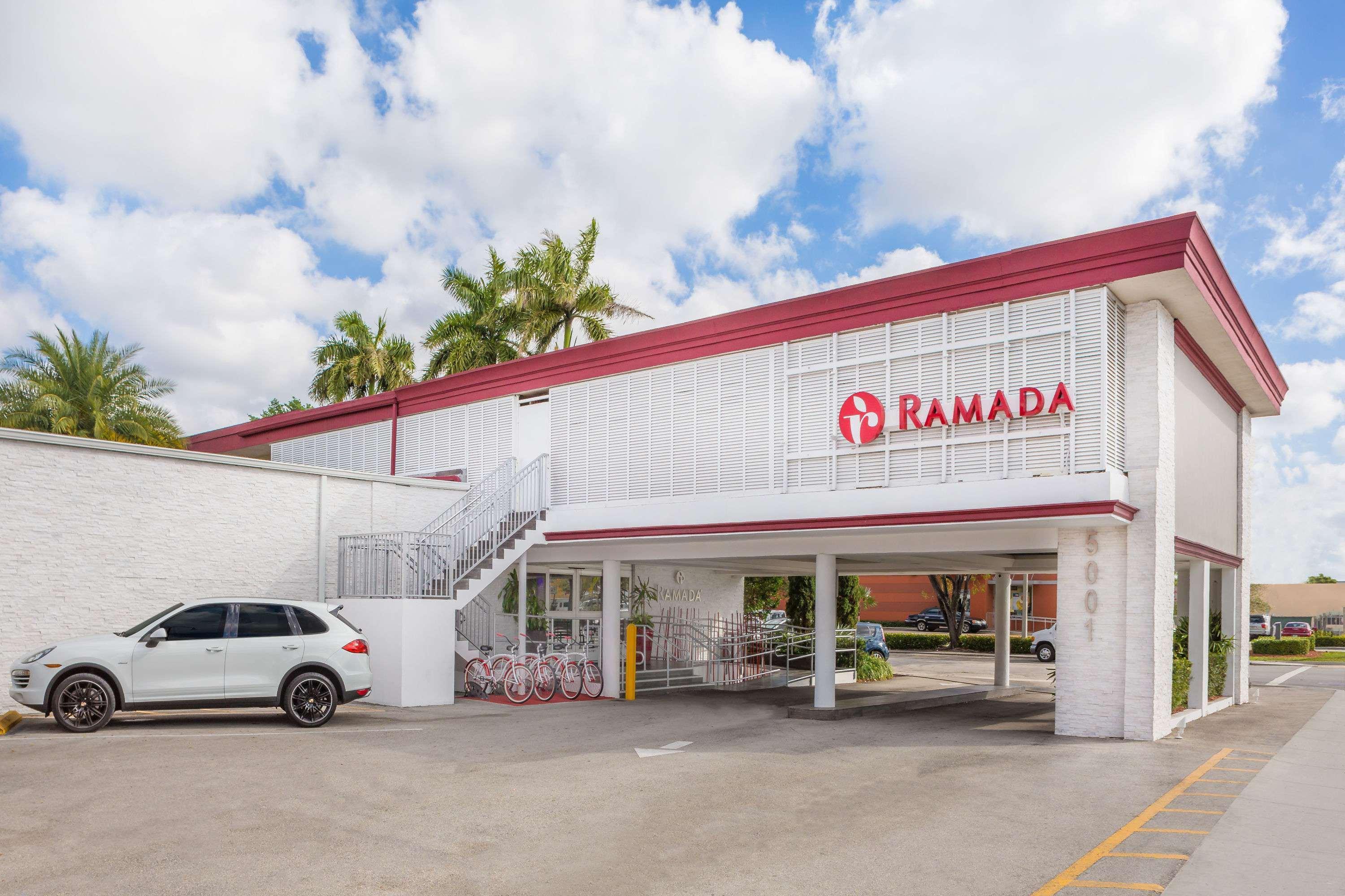 מלון Ramada By Wyndham Miami Springs/Miami International Airport מראה חיצוני תמונה