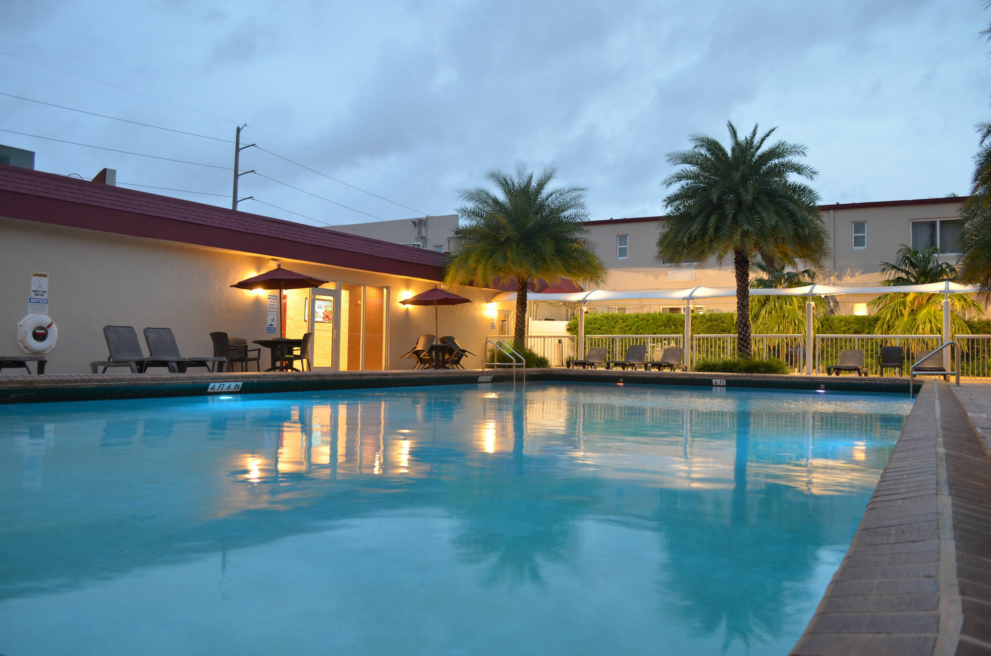 מלון Ramada By Wyndham Miami Springs/Miami International Airport מראה חיצוני תמונה