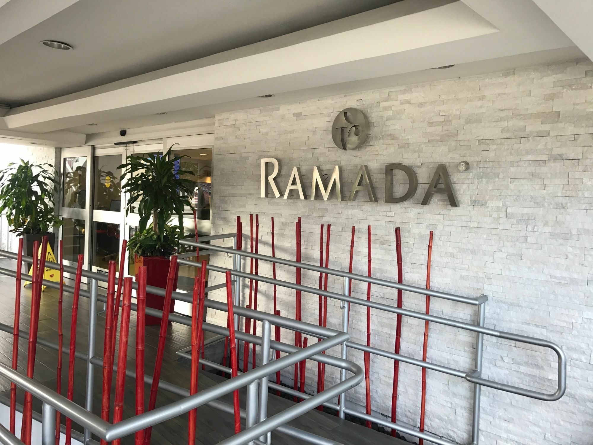 מלון Ramada By Wyndham Miami Springs/Miami International Airport מראה חיצוני תמונה